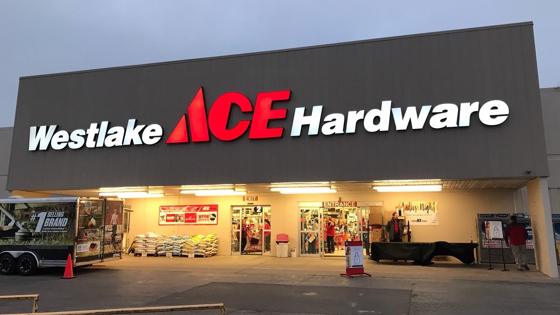 WestlakeAceHardware_ExteriorWallSigns